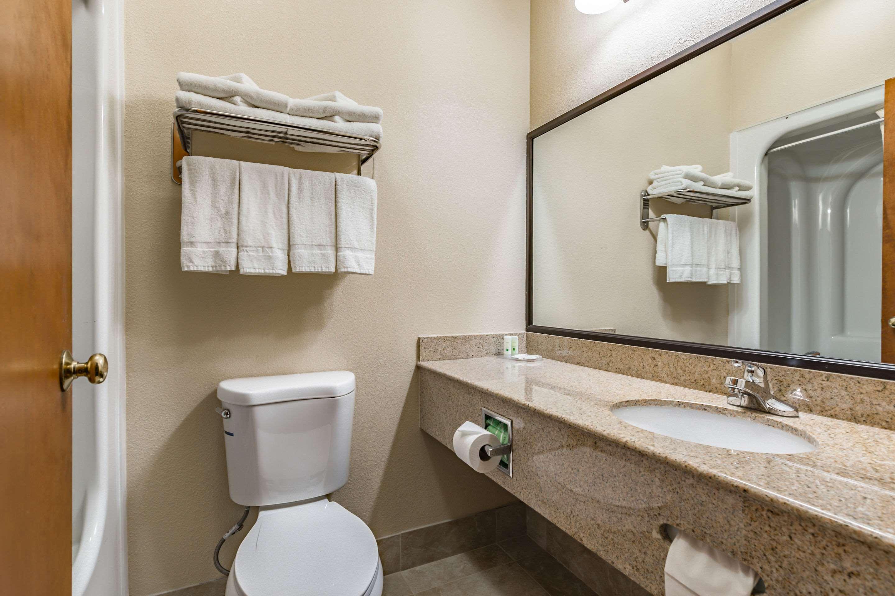 Quality Inn Schenectady - Albany Bagian luar foto