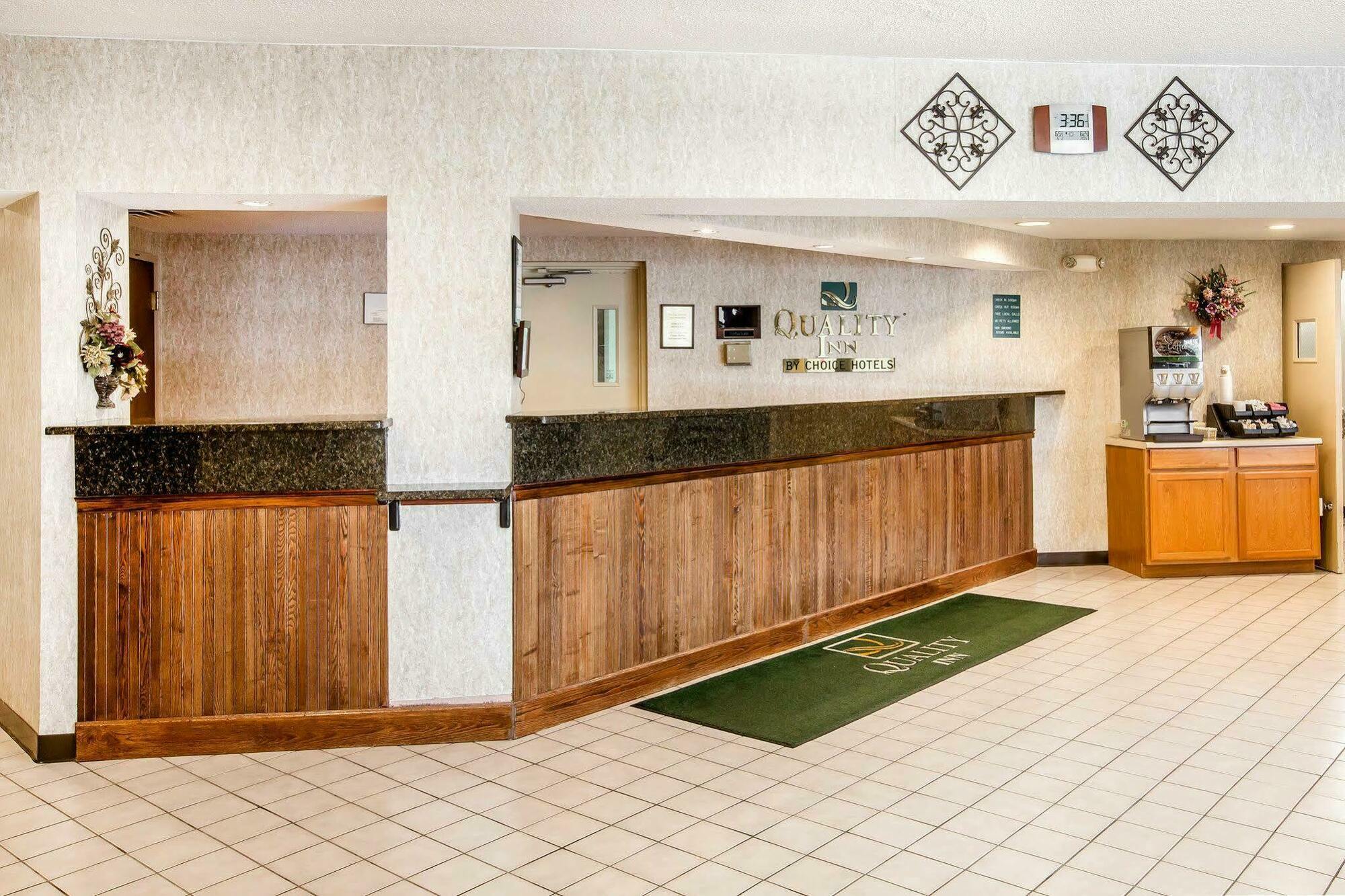 Quality Inn Schenectady - Albany Bagian luar foto