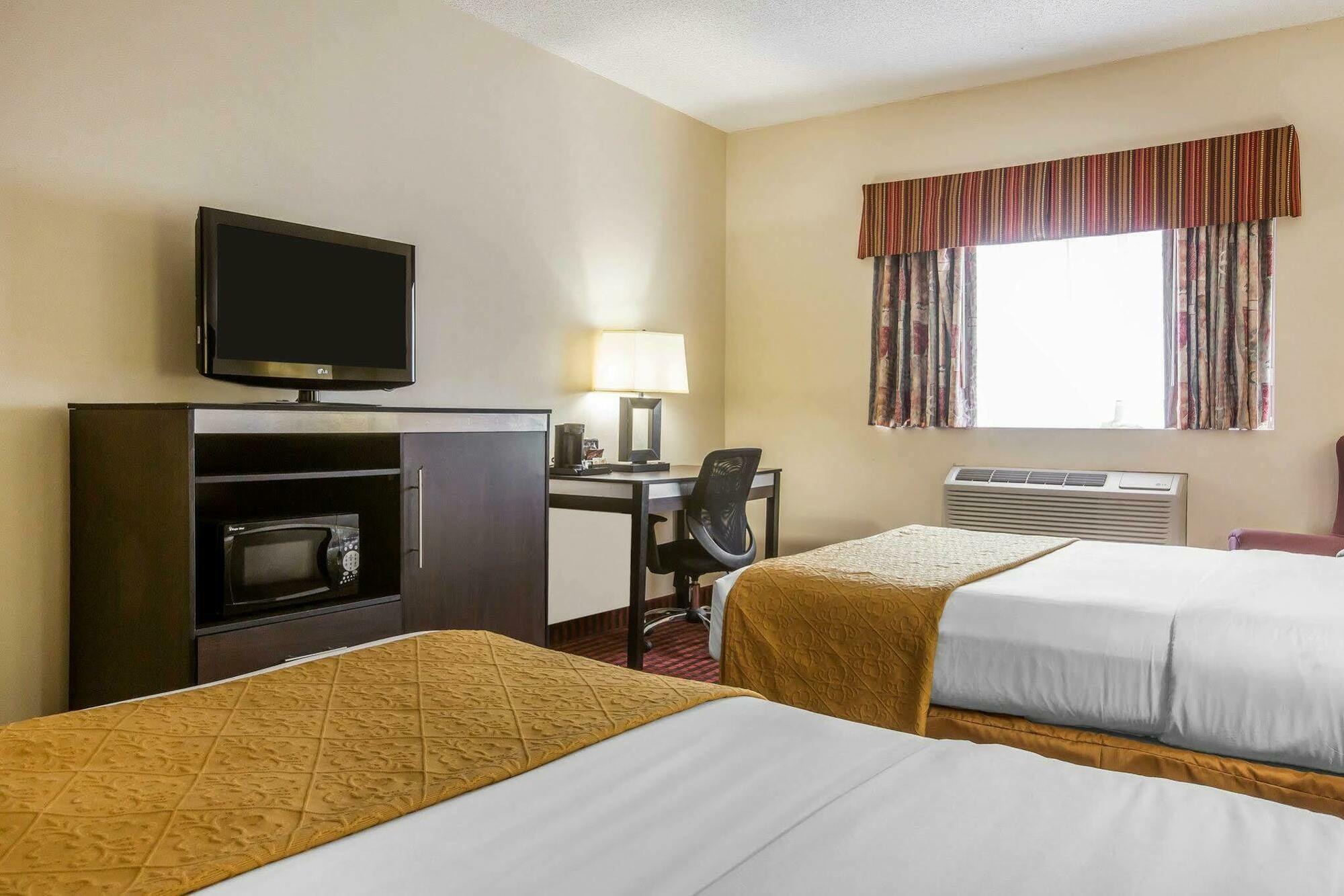 Quality Inn Schenectady - Albany Bagian luar foto